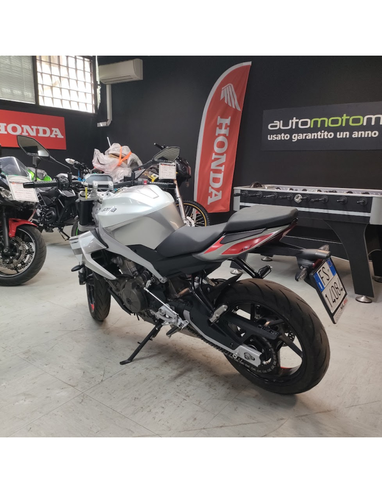 Aprilia Tuono 457 ABS